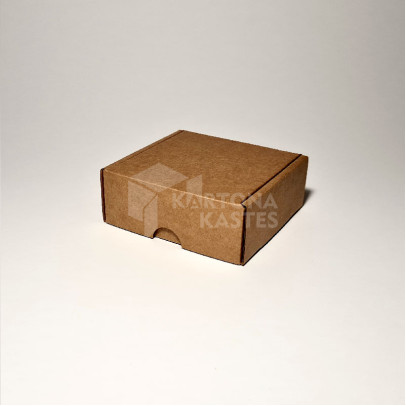 8.5 x 8.5 x 3.5 cm - kartona kastes