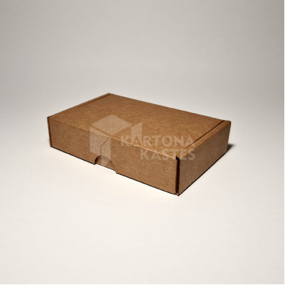 13.5 x 9 x 3 cm - kartona kastes